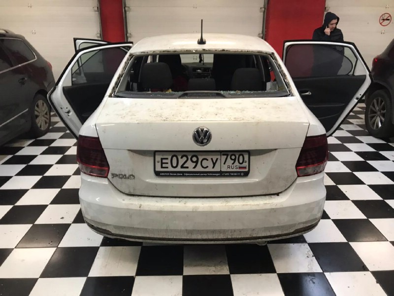 Замена заднего стекла Volkswagen Polo
