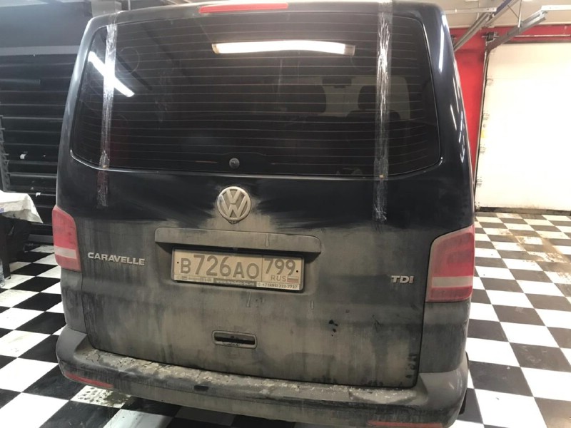 Замена заднего стекла Volkswagen Transporter T5