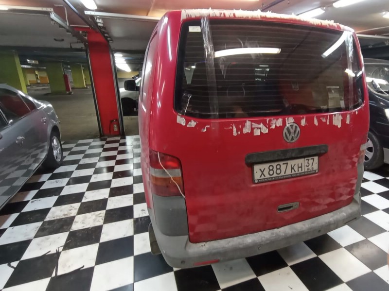 Замена заднего стекла Volkswagen Transporter T5