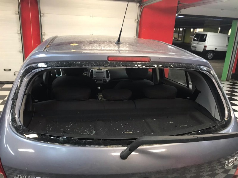Замена заднего ветрового стекла Hyundai I20 5D HBK