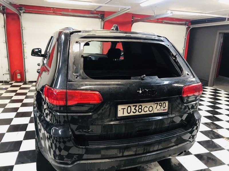 Замена заднего ветрового стекла Jeep Grand Cherokee