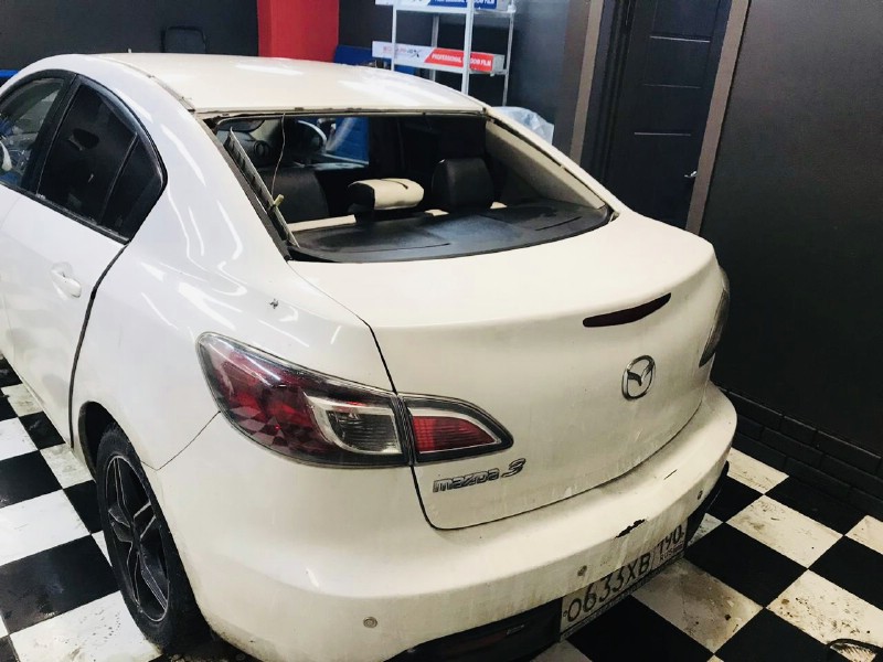 Замена заднего ветрового стекла Mazda 3 BL