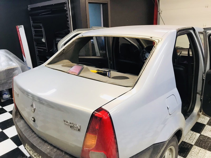 Замена заднего ветрового стекла Renault Logan
