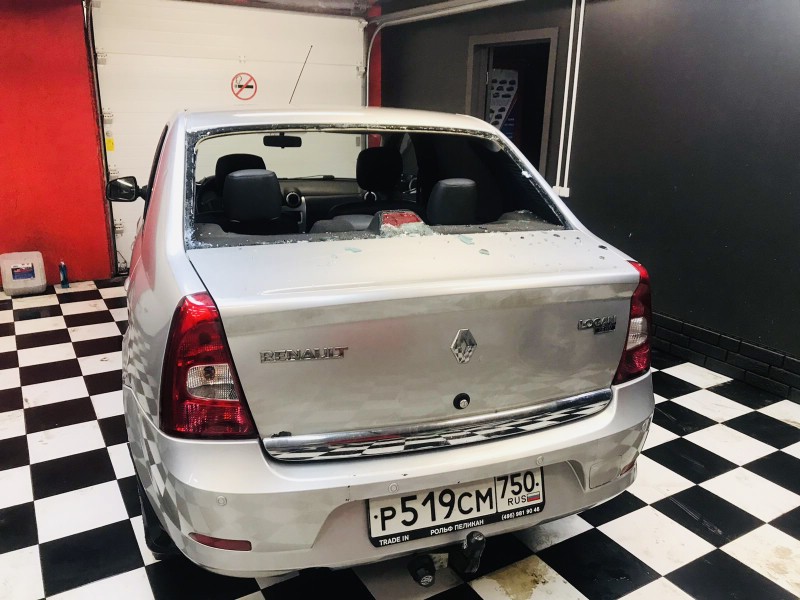 Замена заднего ветрового стекла Renault Logan