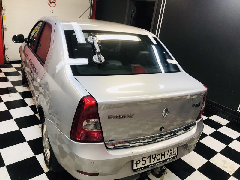 Замена заднего ветрового стекла Renault Logan