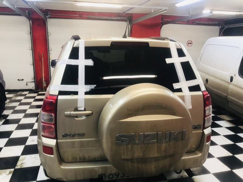 Замена заднего ветрового стекла Suzuki Escudo