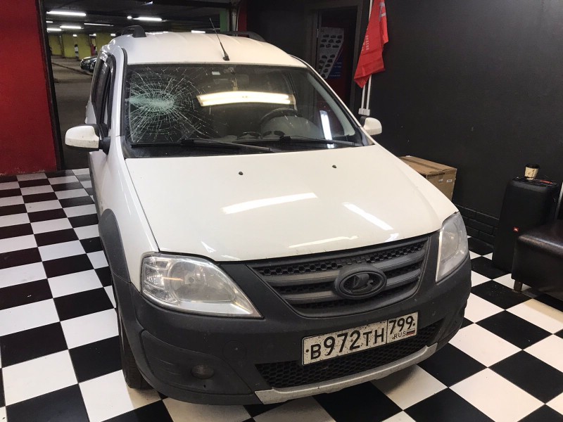 Замена лобового стекла Lada Largus