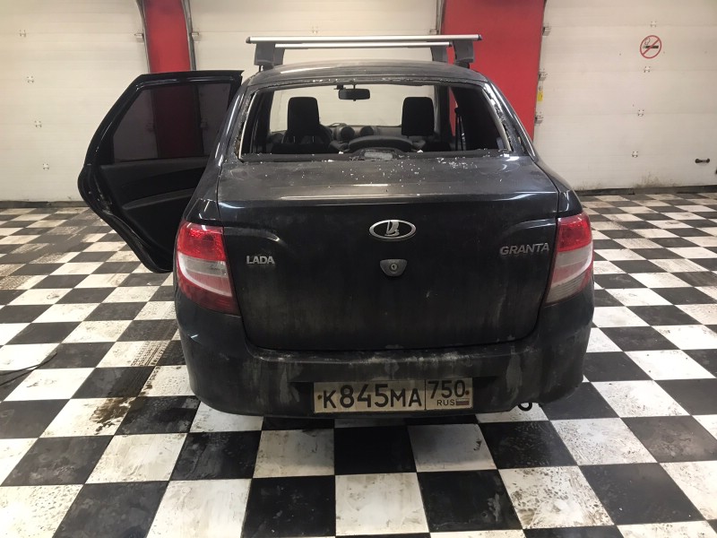 Замена заднего стекла Lada Granta